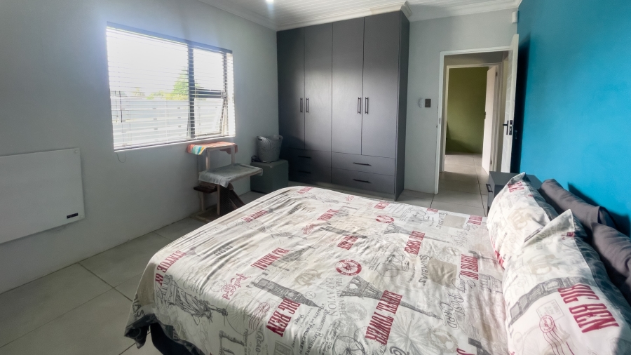 6 Bedroom Property for Sale in Riverside Western Cape